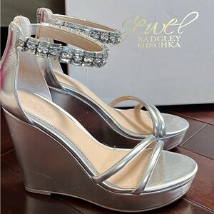 BNIB Badgley Mischka Jewel heels - size 7